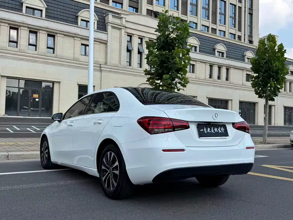 Mercedes-Benz A-Class 2019 — фото 13
