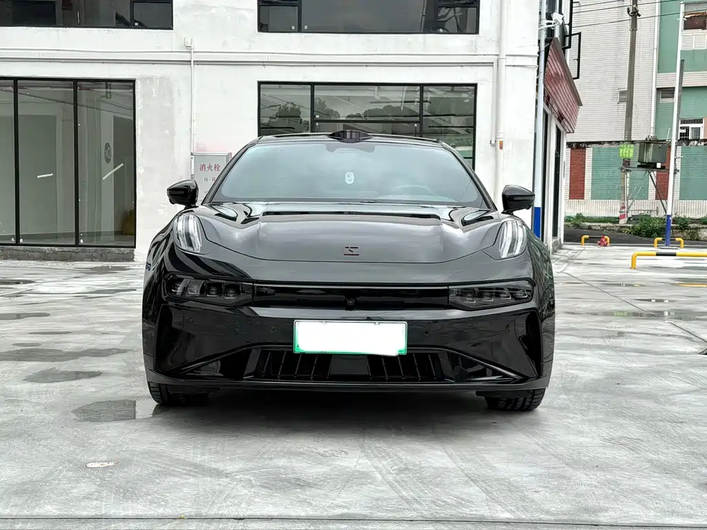 Zeekr 001 2025