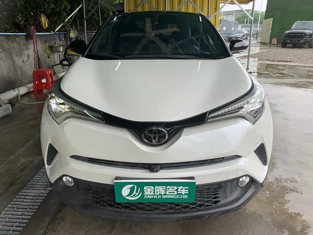 Toyota C-HR 2018 — фото 2