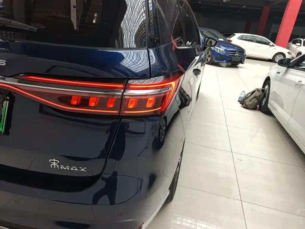 BYD Song MAX New Energy 2022 — фото 8
