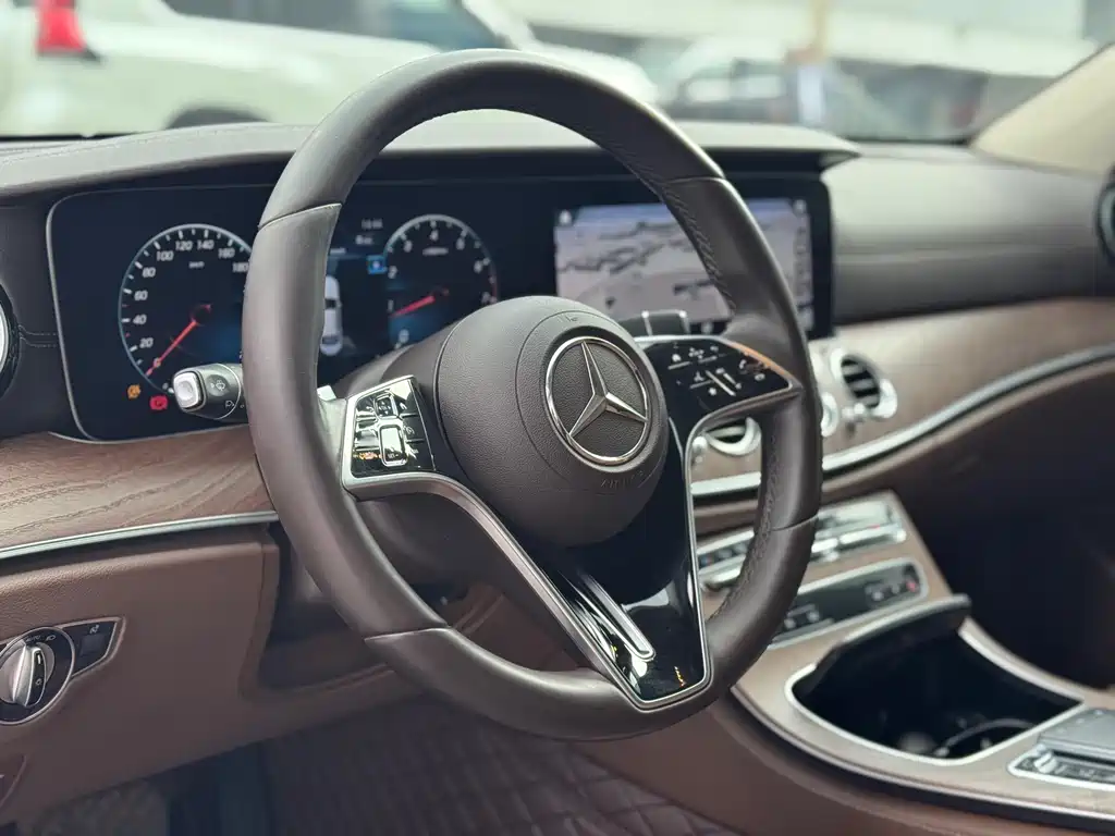 Mercedes-Benz E-Class 2022 — фото 6
