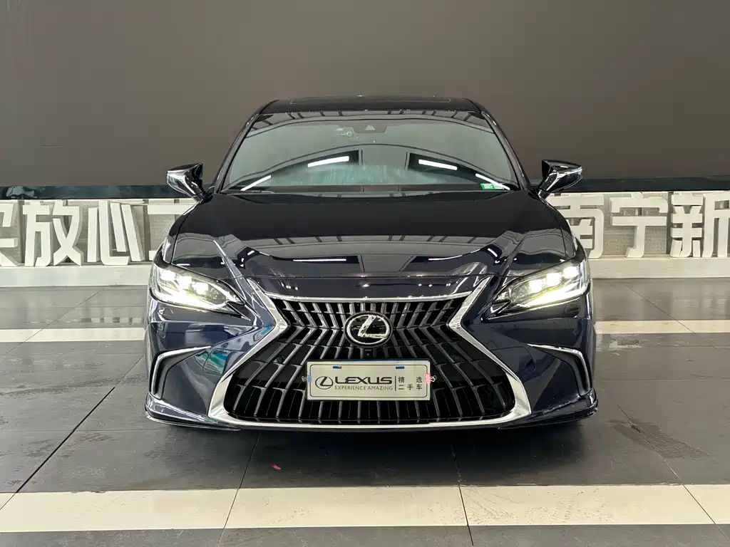 Lexus ES 2024