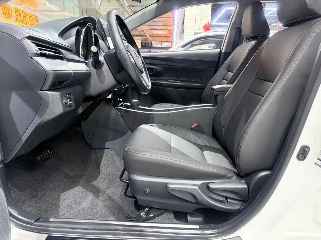 Toyota Yaris L 2022 — фото 8