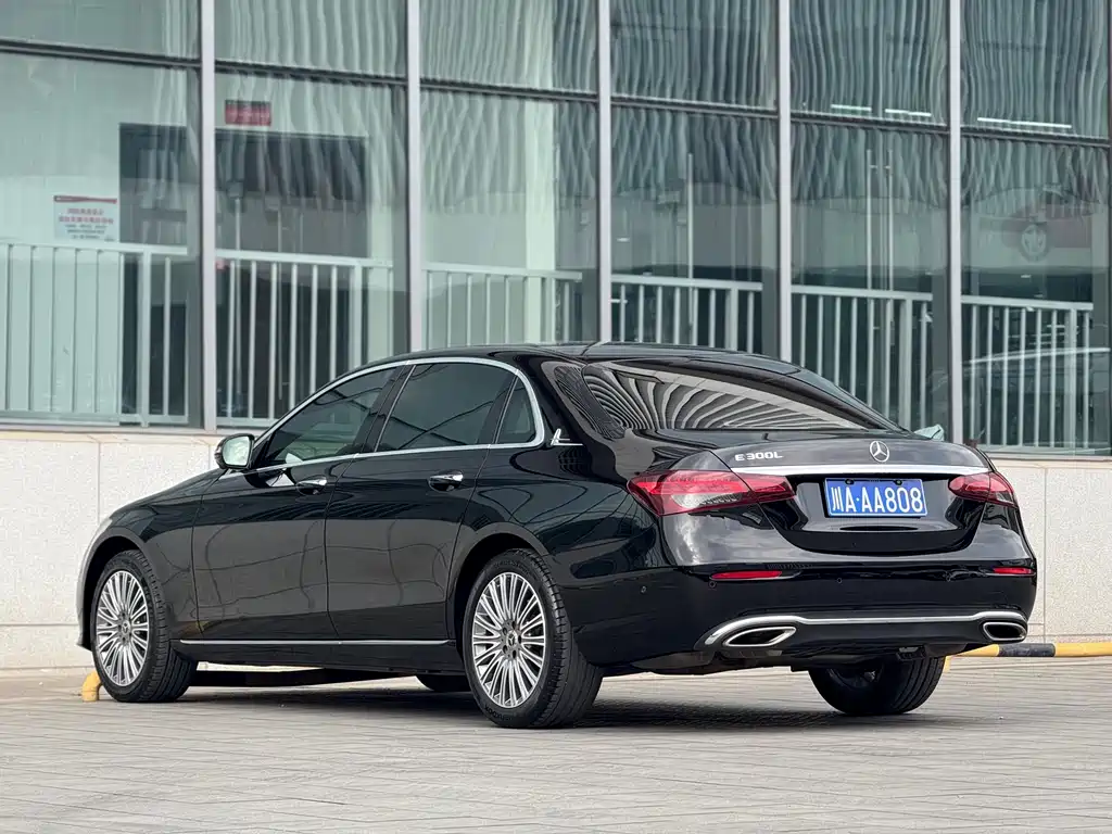 Mercedes-Benz E-Class 2022 — фото 16