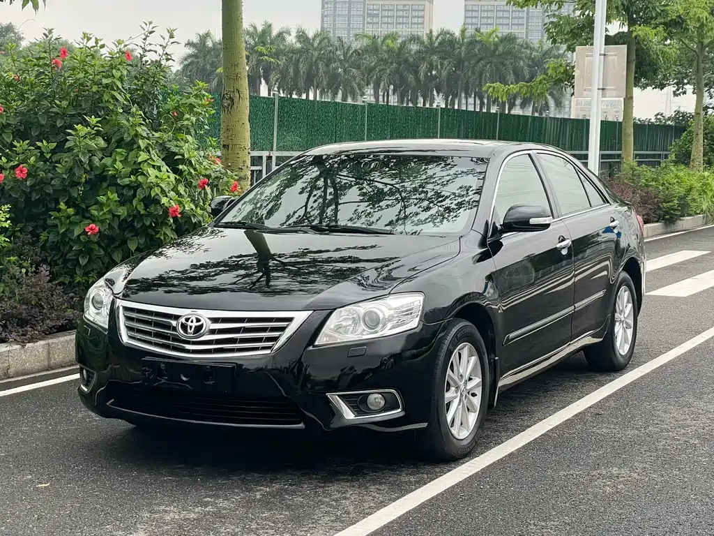 Toyota Camry 2010 — фото 1