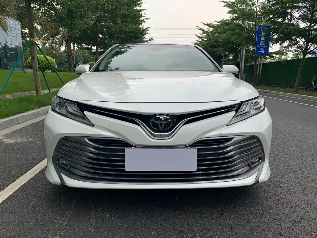 Toyota Camry 2020 — фото 2