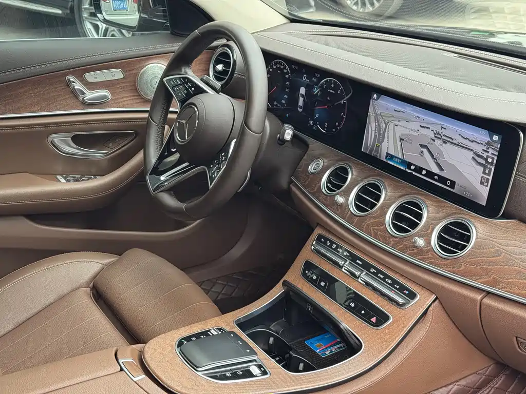 Mercedes-Benz E-Class 2022 — фото 15