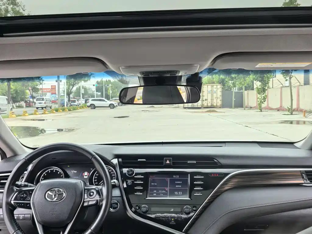 Toyota Camry 2018 — фото 10