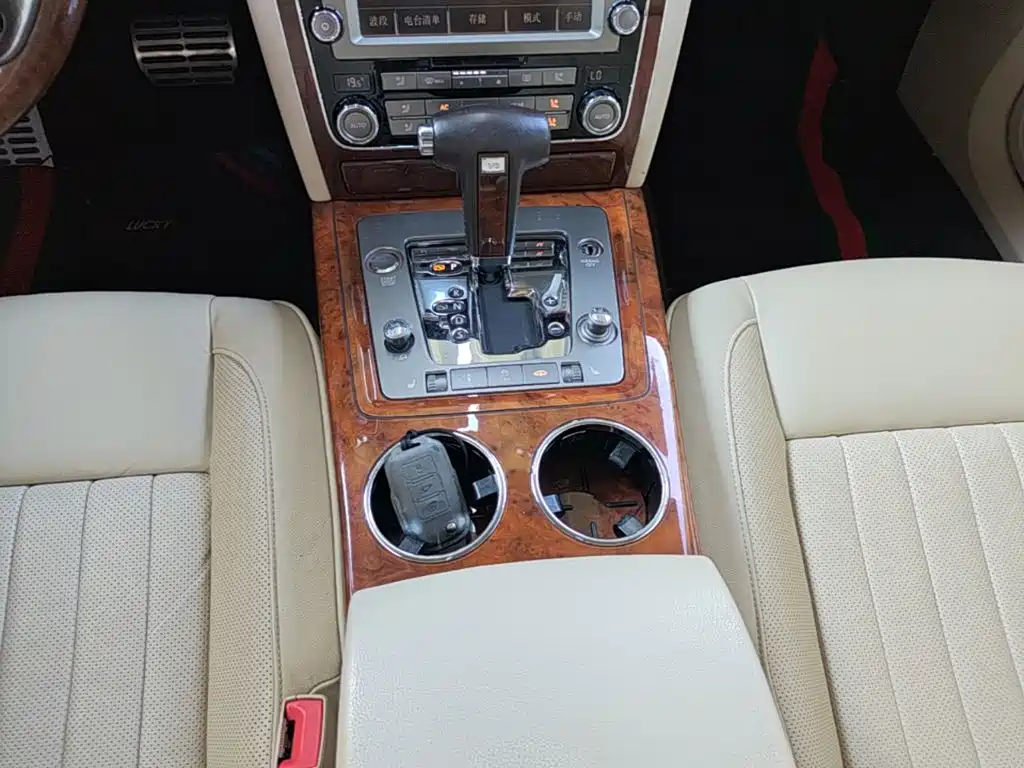 Volkswagen Phaeton 2015 — фото 14