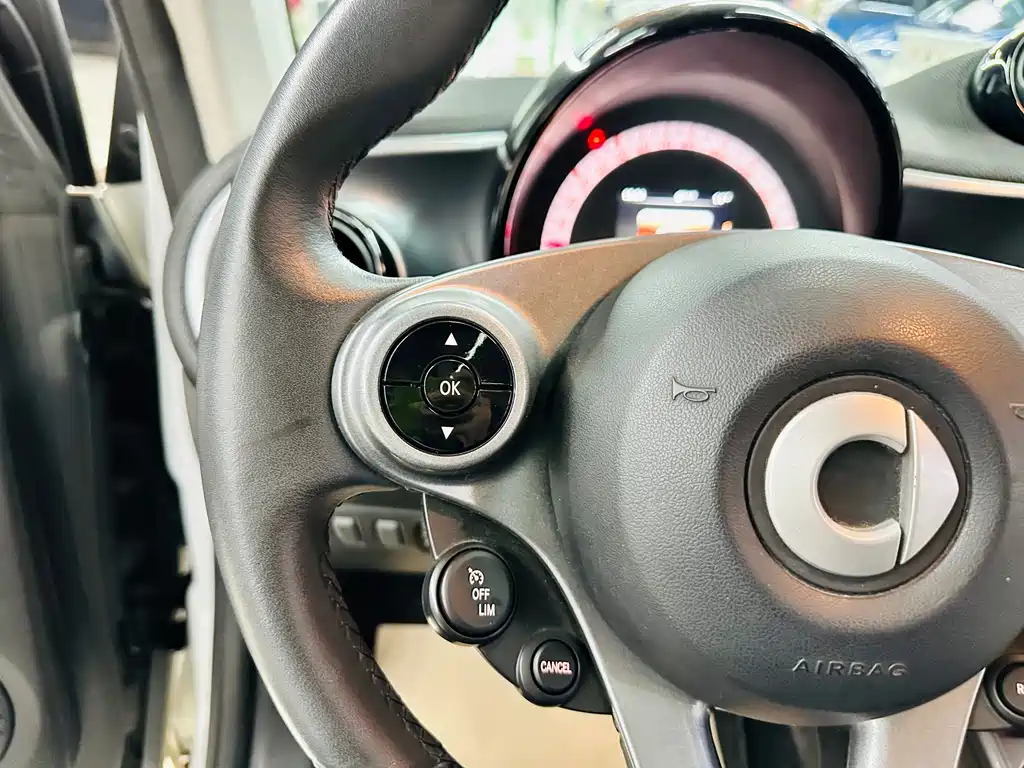 smart Fortwo 2018 — фото 32