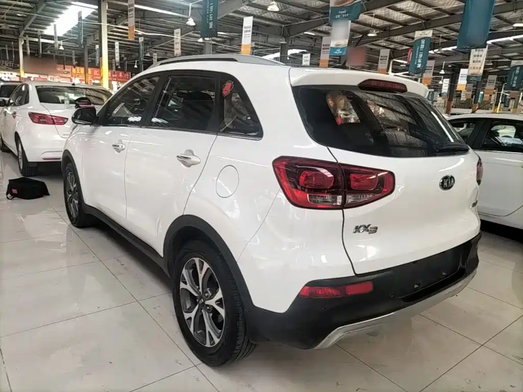 Kia KX3 Proud Running 2016