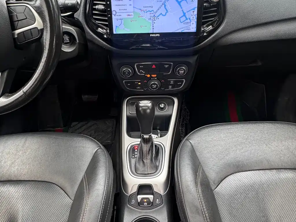 Jeep Compass 2017 — фото 15
