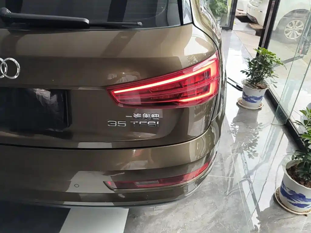 Audi Q3 2019 — фото 8