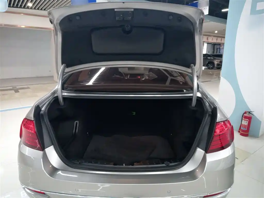 BMW 5 Series 2015 — фото 15