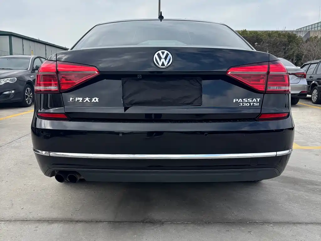 Volkswagen Passat 2017 — фото 9