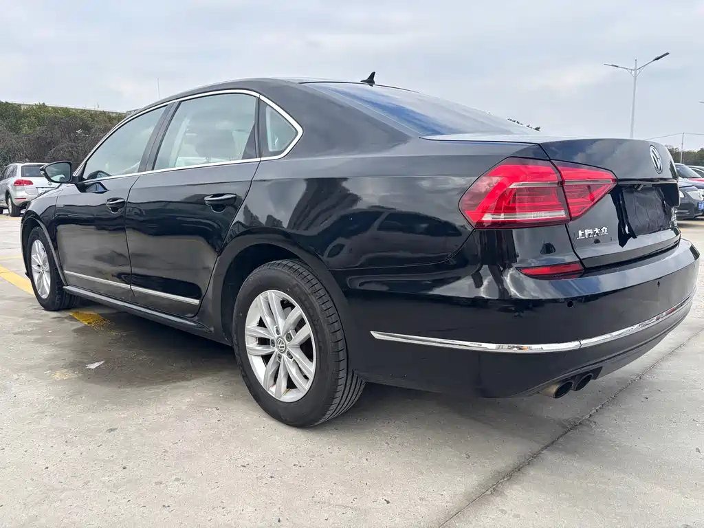 Volkswagen Passat 2017 — фото 7