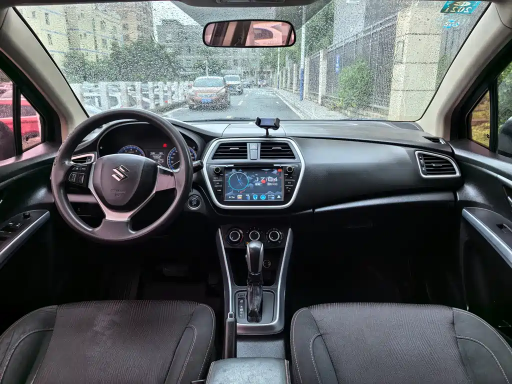 Suzuki S-Cross 2015 — фото 17