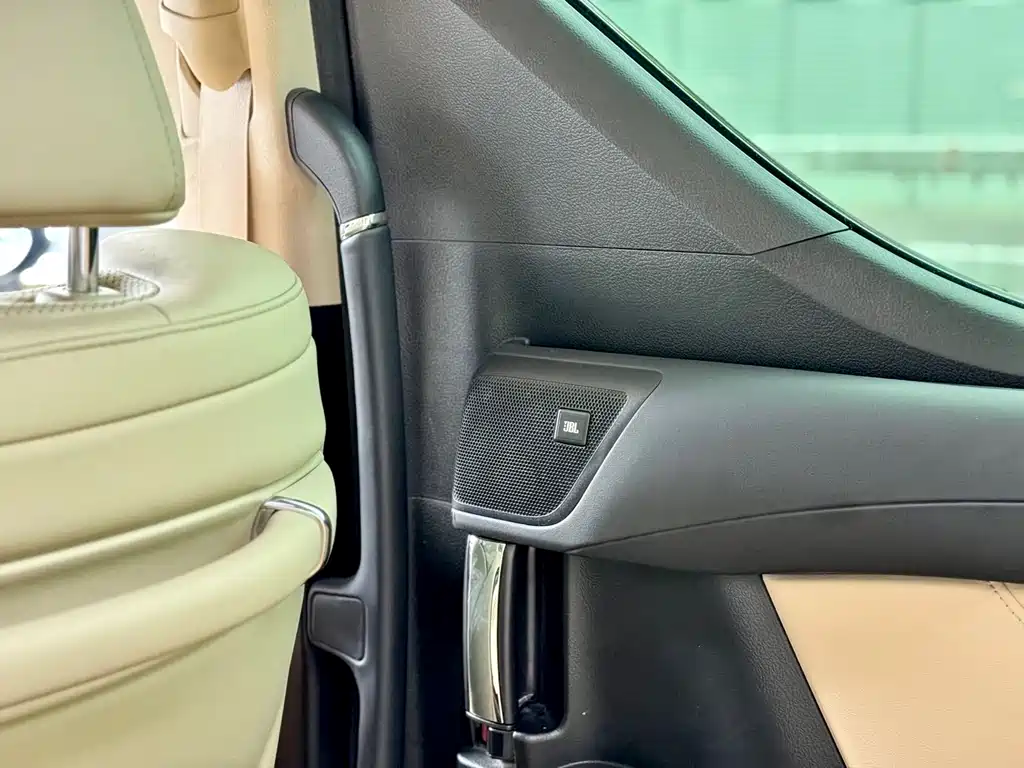 Toyota Alphard 2021 — фото 22