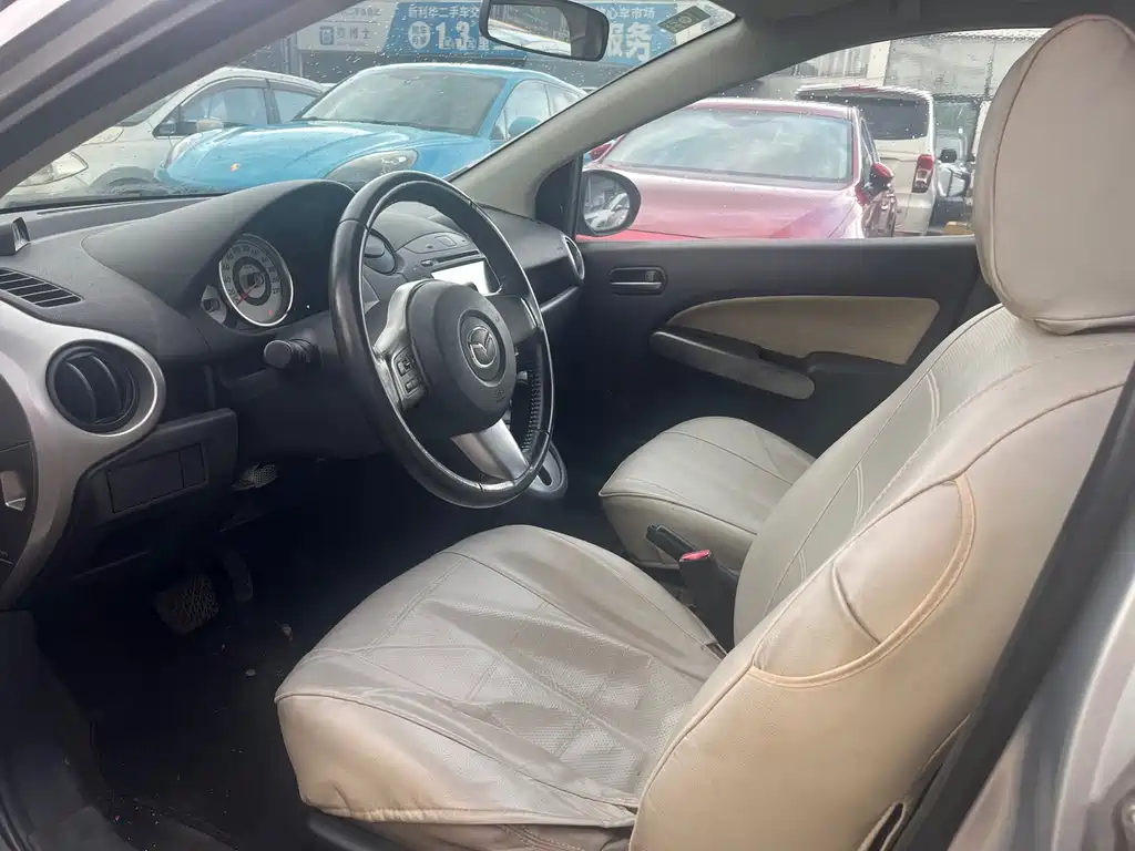 Mazda 2 2010