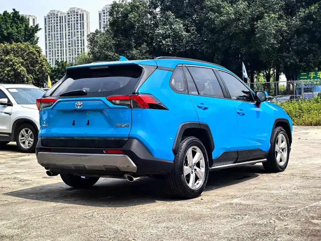 Toyota RAV4 2020 — фото 14