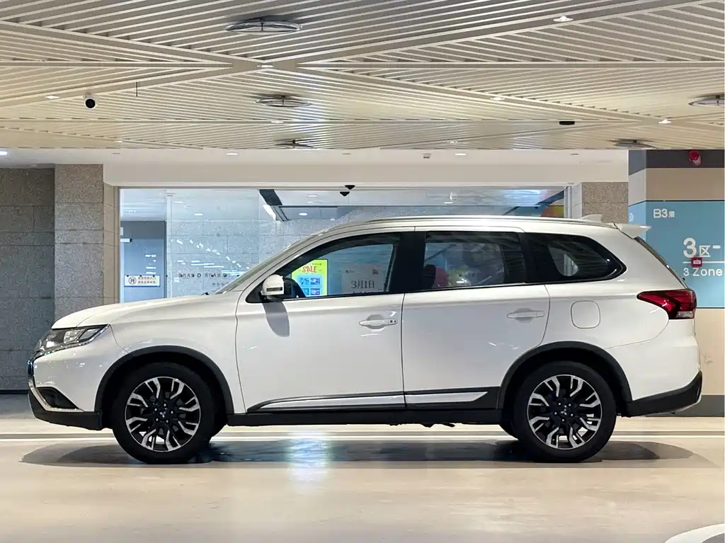 Mitsubishi Outlander 2019 — фото 4