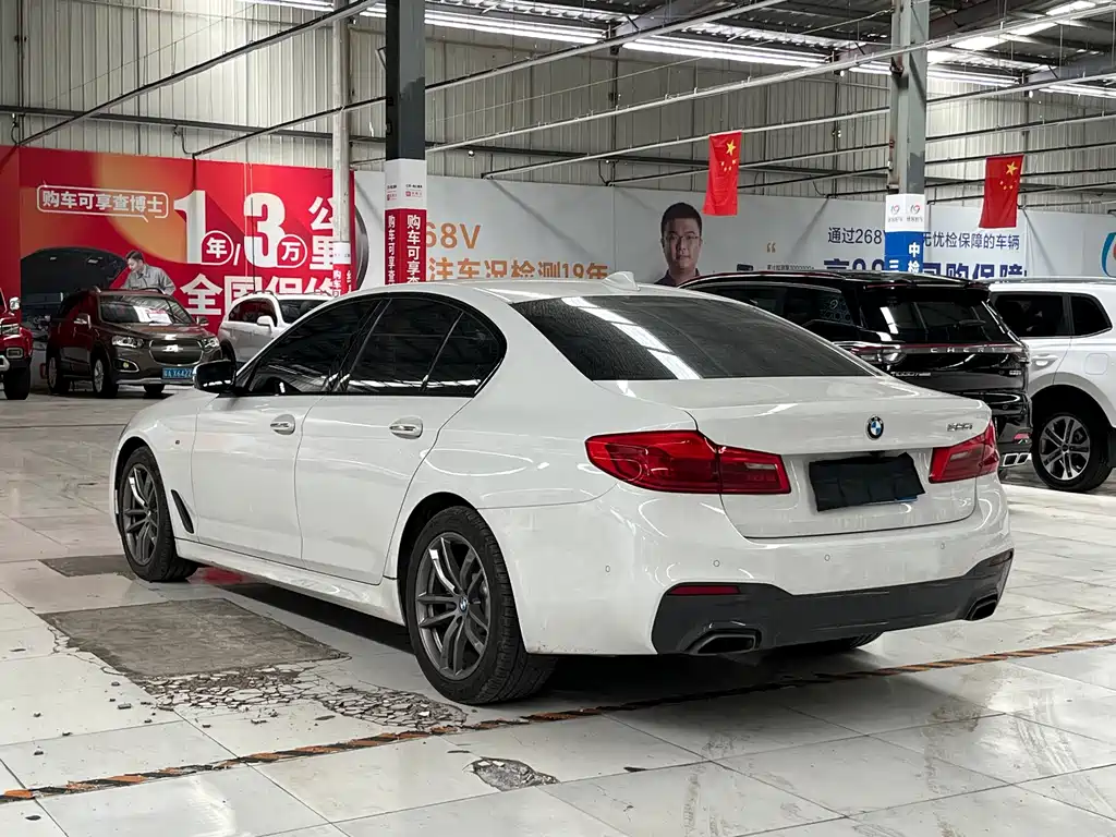 BMW 5 Series 2018 — фото 14