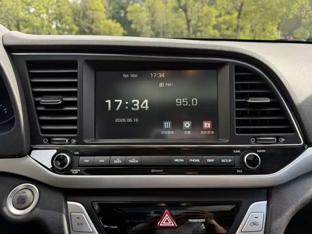 Hyundai Elantra 2017 — фото 10