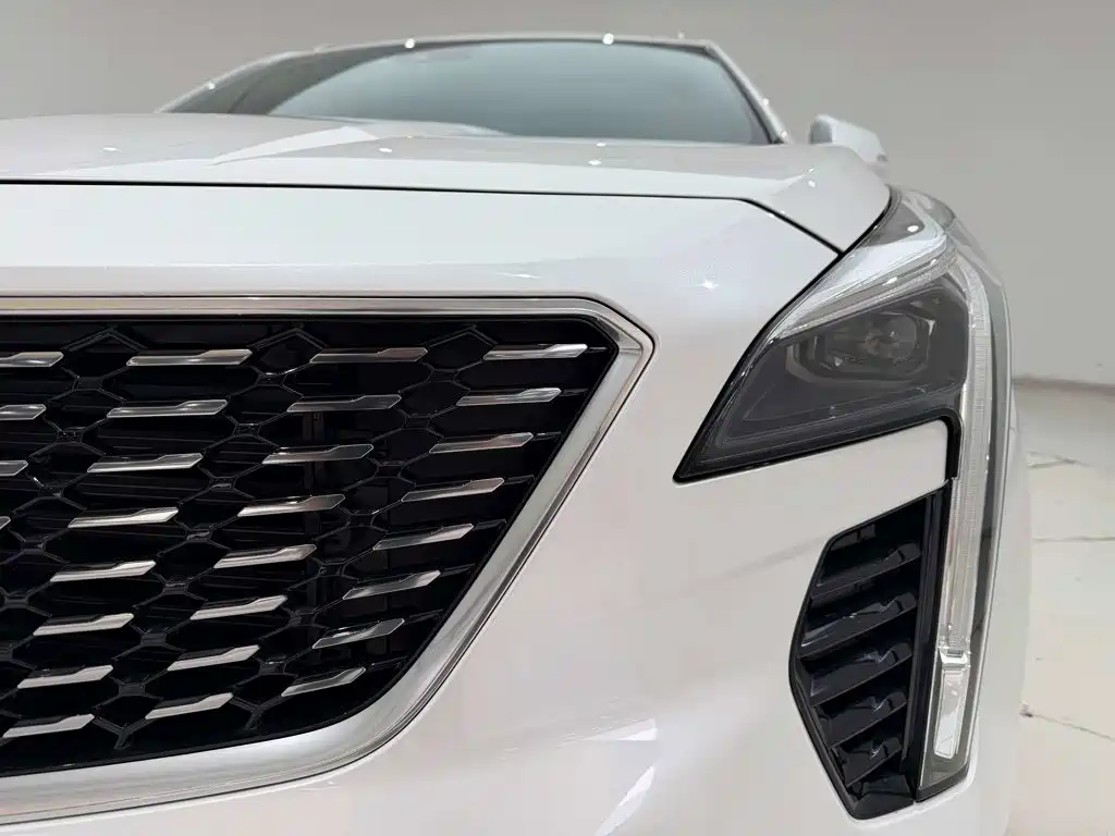 Cadillac XT4 2023 — фото 9