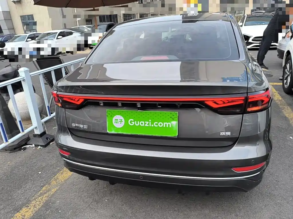 Geely Emgrand 2024