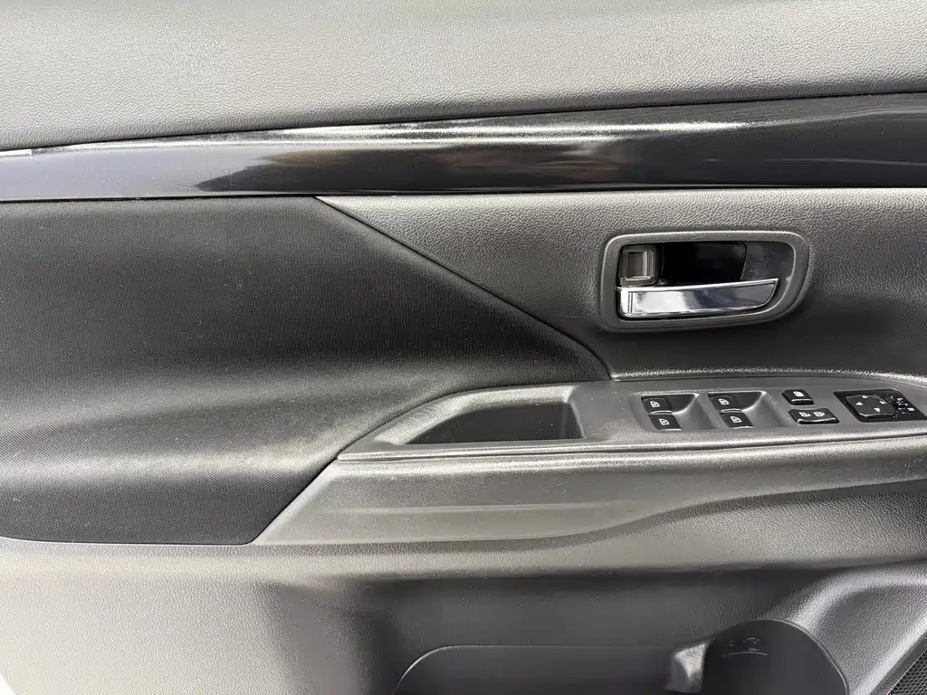 Mitsubishi Outlander 2022 — фото 11