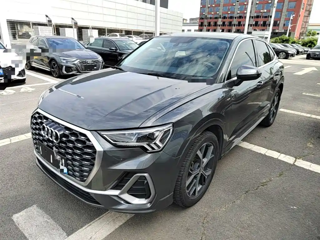 Audi Q3 2020 — фото 1