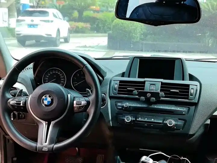 BMW 1 Series 2015 — фото 16