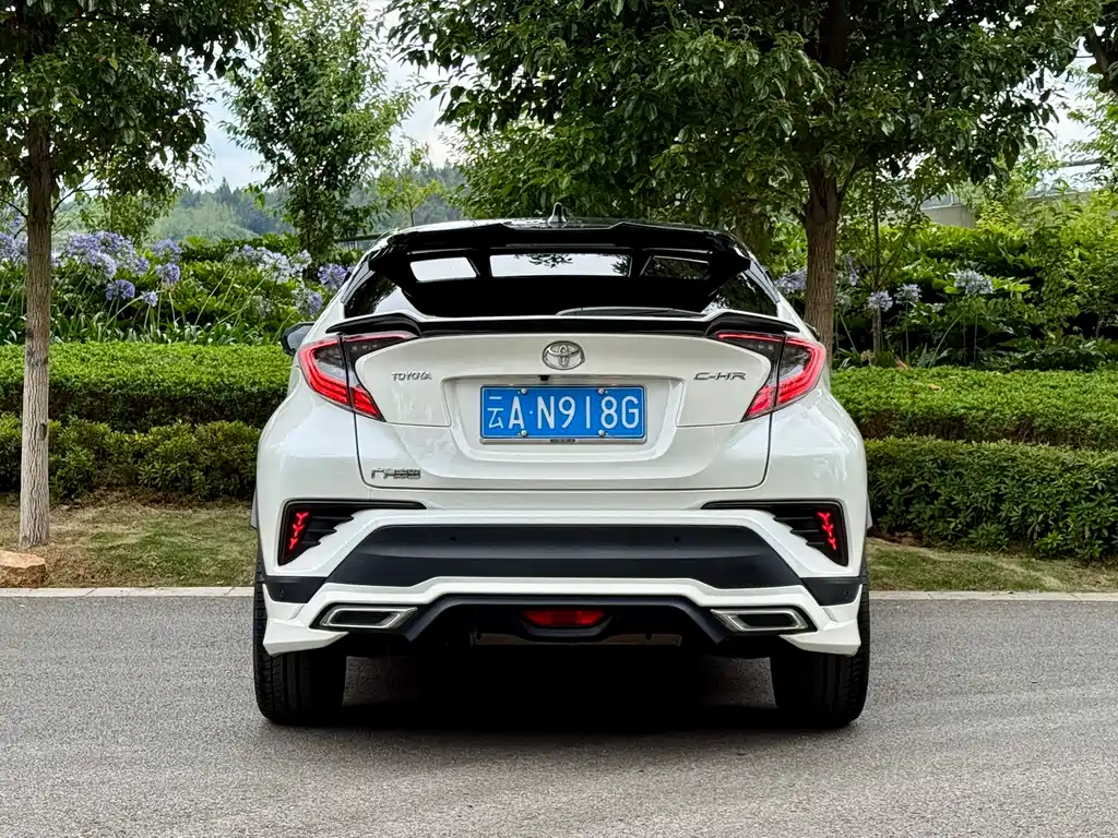 Toyota C-HR 2020 — фото 8