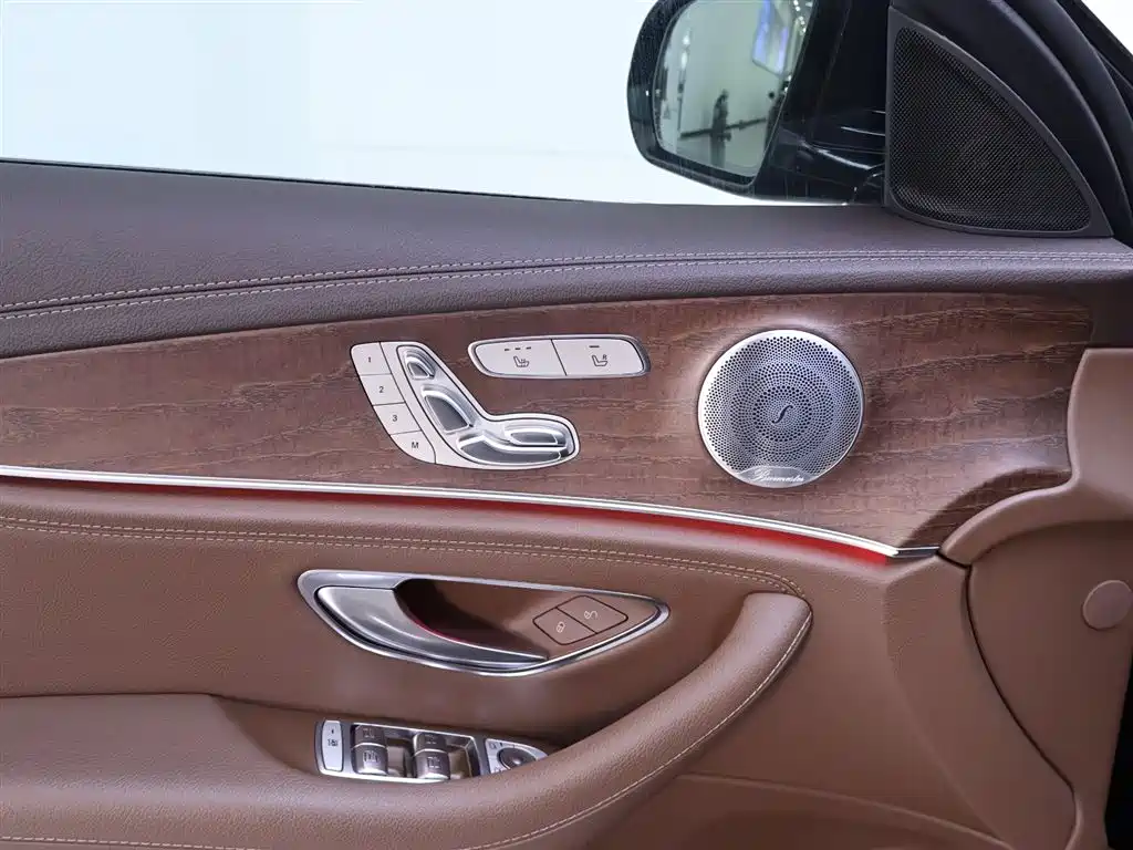 Mercedes-Benz E-Class 2021 — фото 17