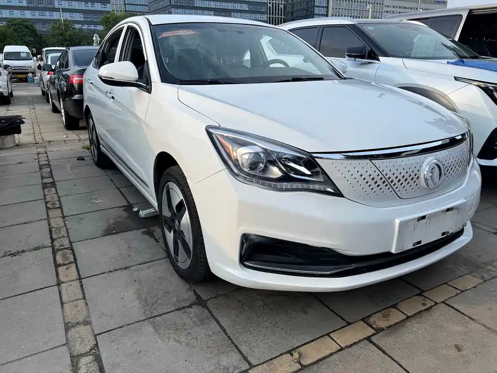 Dongfeng E70 2022