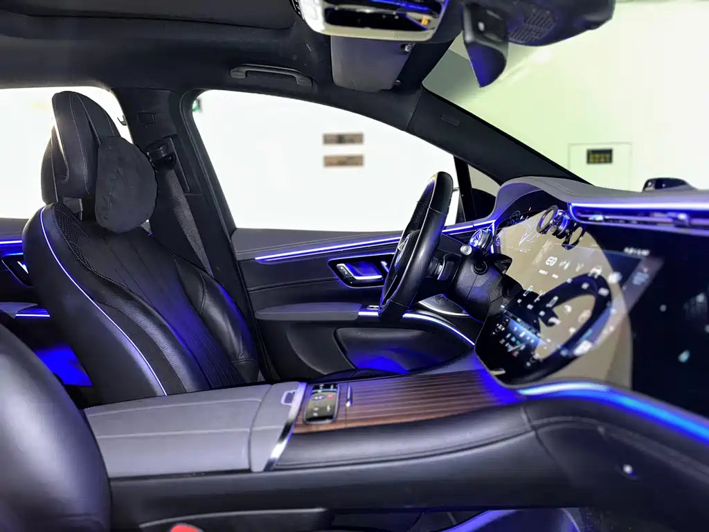 Mercedes-Benz EQS SUV 2023 — фото 35