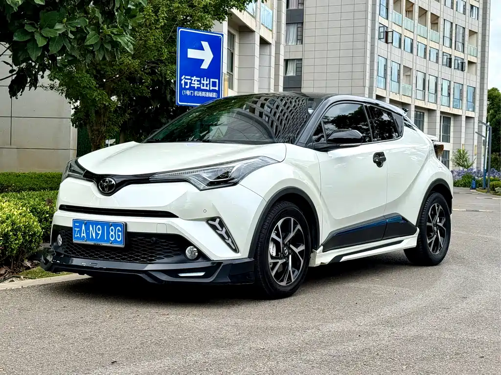 Toyota C-HR 2020 — фото 1
