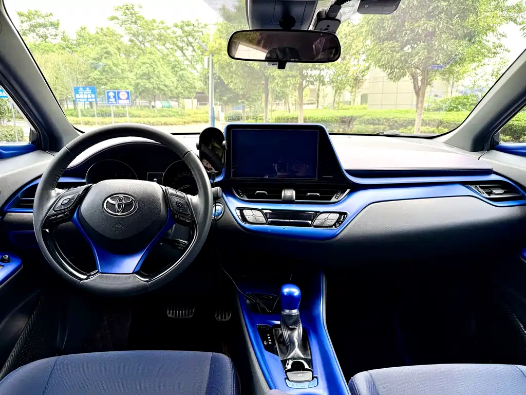 Toyota C-HR 2020 — фото 9