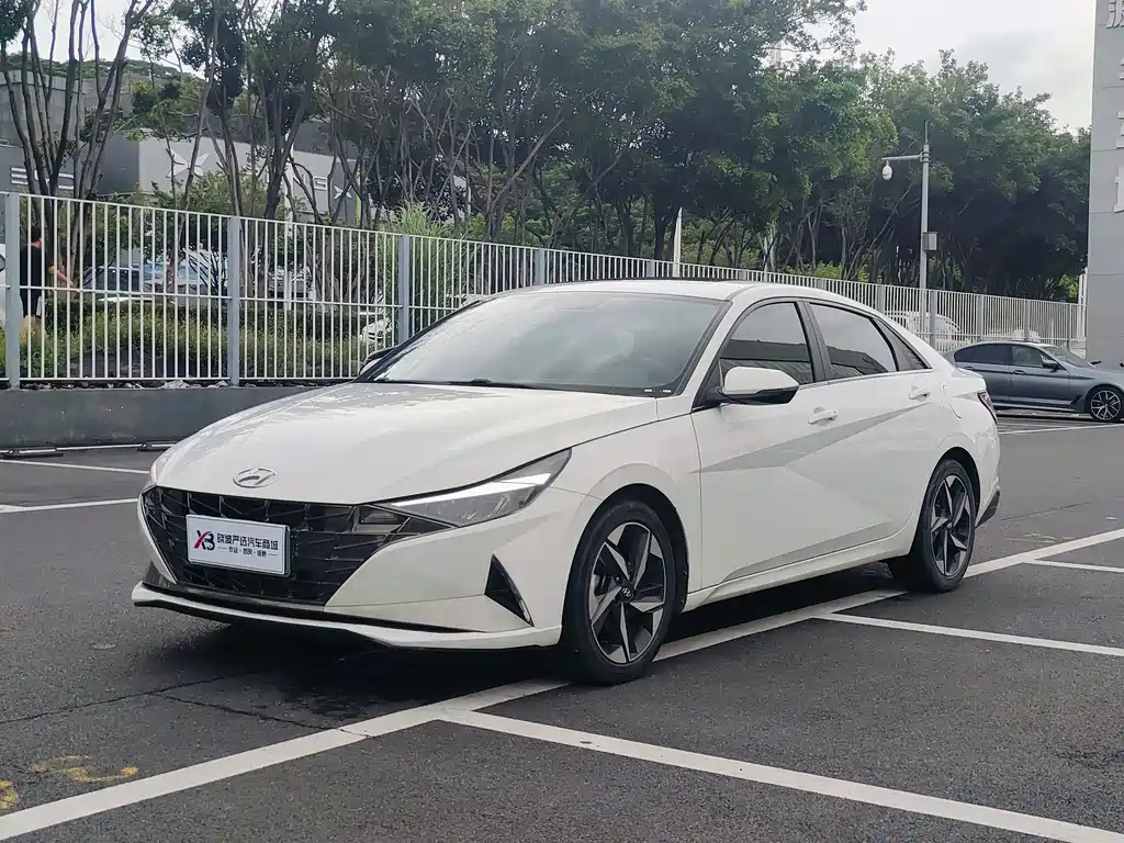 Hyundai Elantra 2023 — фото 1