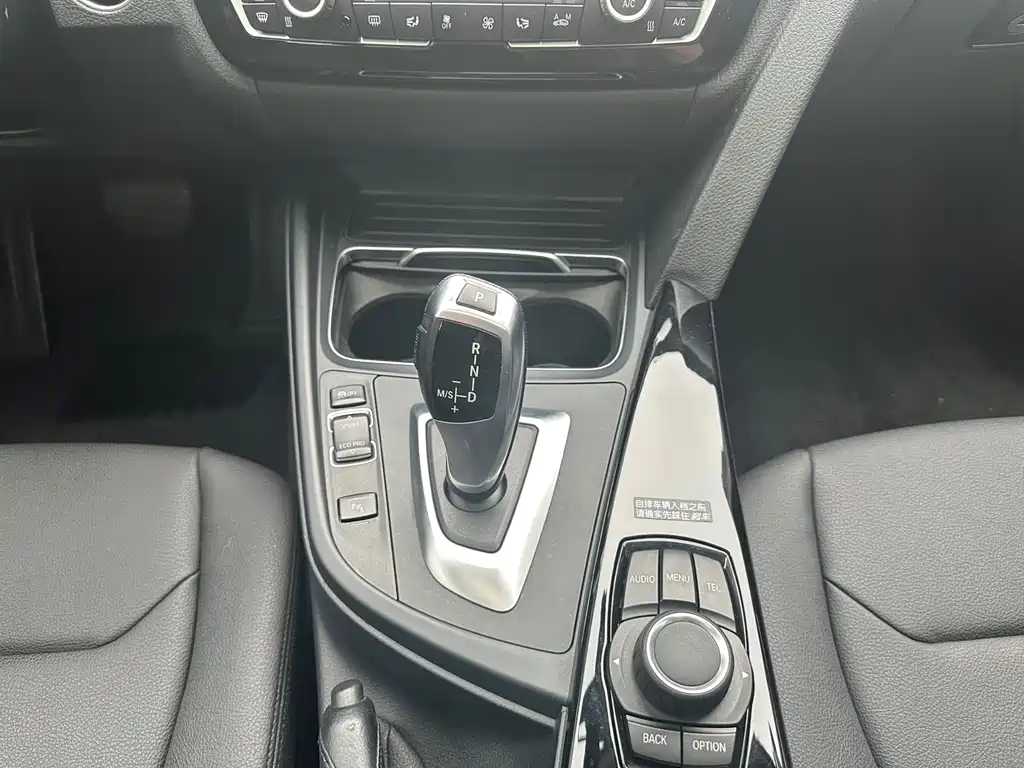 BMW 3 Series 2017 — фото 12
