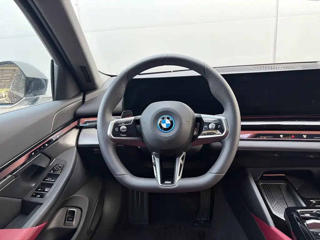 BMW i5 2025 — фото 4