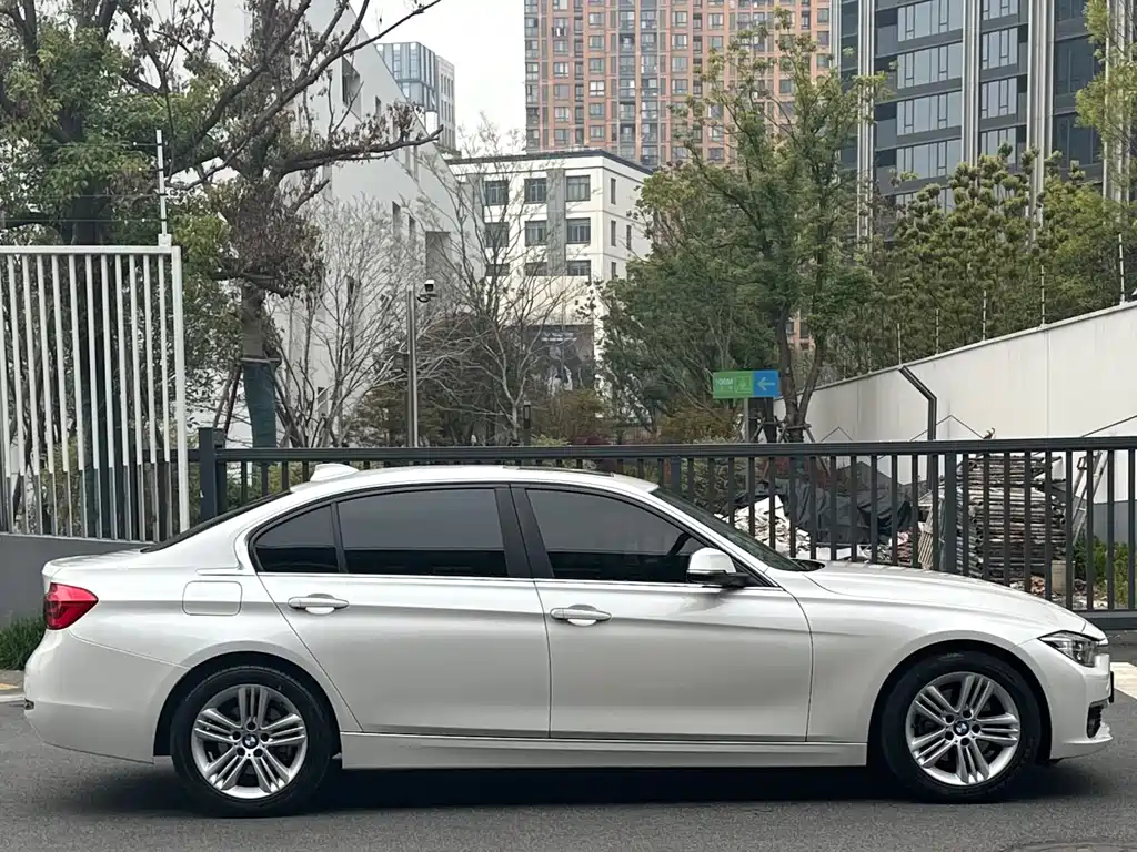 BMW 3 Series 2017 — фото 7