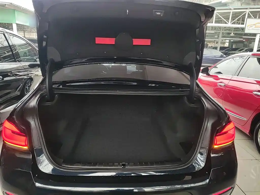 BMW 5 Series 2022 — фото 15