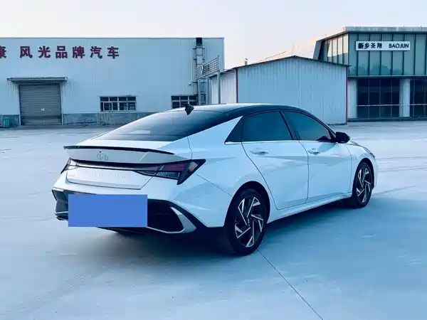 Hyundai Elantra 2023