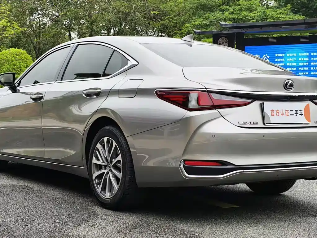 Lexus ES 2022 — фото 5
