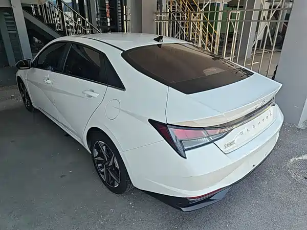 Hyundai Elantra 2022