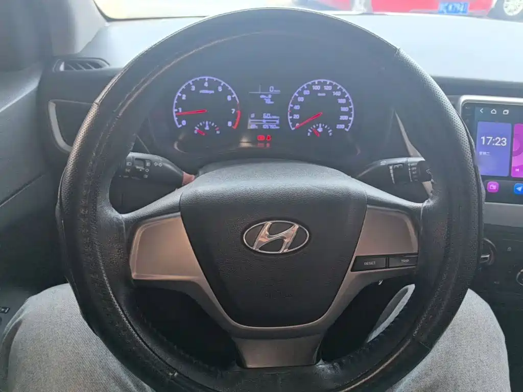 Hyundai Verna 2017 — фото 11