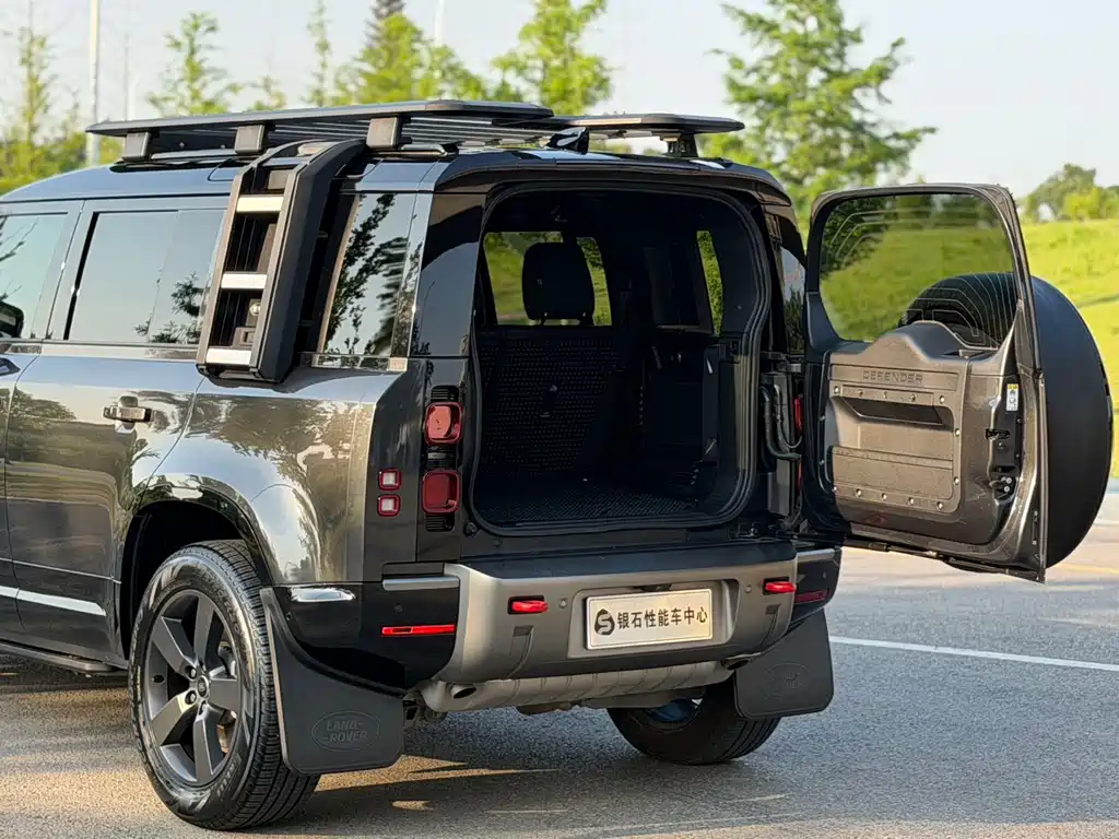 Land Rover Defender 2023 — фото 20