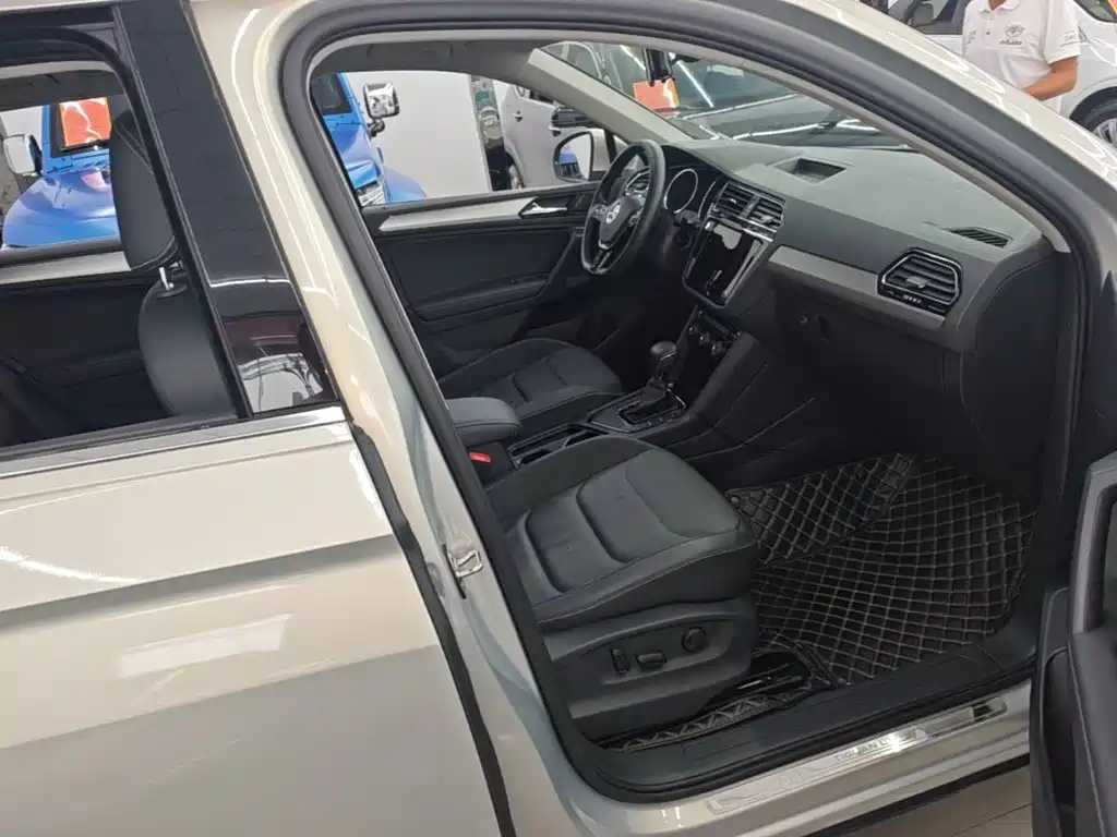 Volkswagen Tiguan L 2020 — фото 25