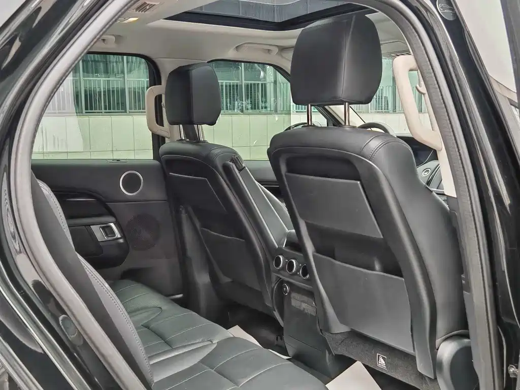 Land Rover Discovery 2019 — фото 10